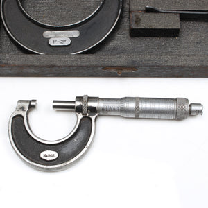 Moore and Wright Micrometers No. 965 & 996B - OldTools.co.uk