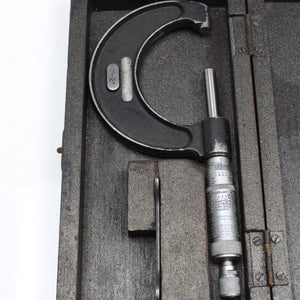 Moore and Wright Micrometers No. 965 & 996B - OldTools.co.uk