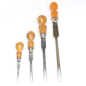 4x Old Wooden Handled Screwdrivers (Beech) - OldTools.co.uk